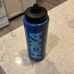 HOKA water bottle- never used